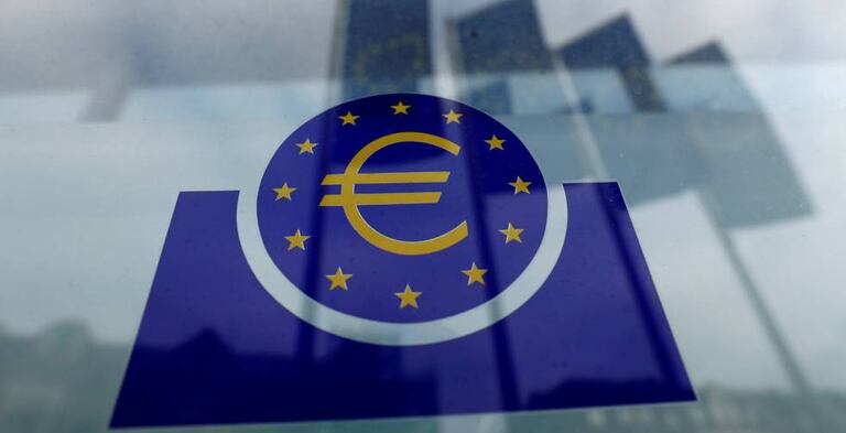 Logotipo del BCE en su sede de Fráncfort.