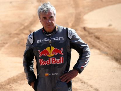 Carlos Sainz después de un accidente durante la sexta etapa del Rally Dakar