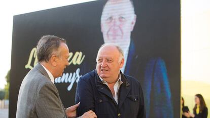 José Manuel Llaneza y Fernando Roig en un acto de homenaje del Villarreal en junio de 2019.