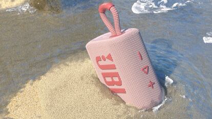 Los mejores altavoces resistentes al agua para la piscina y la playa