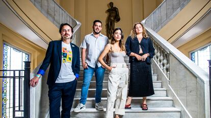 Encuentro con cuatro creadores de contenido en audio de habla hispana, procedentes de varios puntos de América, con motivo del Festival Estación Podcast, en el Círculo de Bellas Artes, en Madrid. De izquierda a derecha, Sebastián Payán, Mauricio Salazar, Lety Sahagún, y Ashley Frangie.