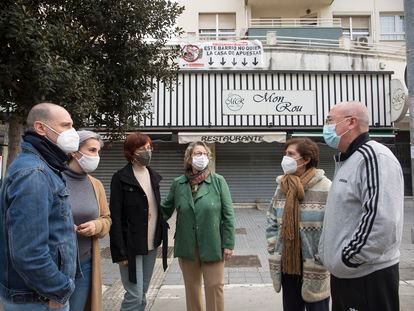 Vecinos de la avenida Carlos Haya 65 de Málaga se oponen a la apertura de una casa de apuestas en los bajos de su bloque.