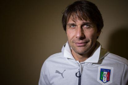 Antonio Conte posa en Coverciano antes de la entrevista.