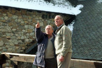El Rey Juan Carlos recibe a Jordi Pujol en su residencia de Baqueira Beret, en la Val d'Aran, en 2001. 