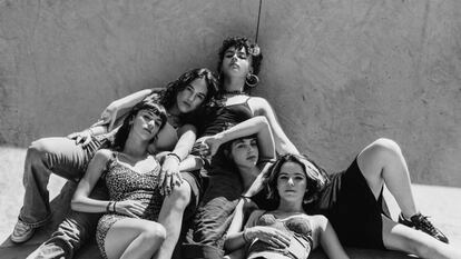 Las cinco protagonistas adolescentes de la obra.