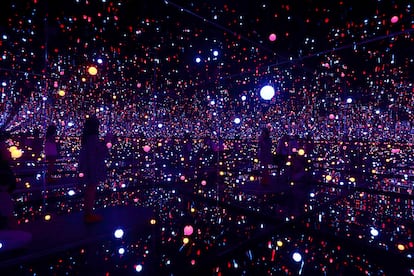 No es un caleidoscopio, es una de las instalaciones de Yayoi Kusama que está triunfando en Instagram.