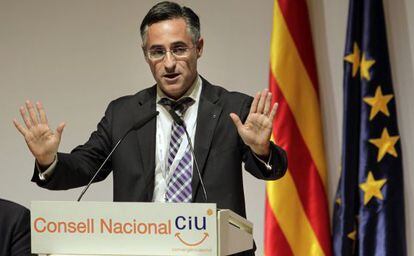 El eurodiputado Ramon Tremosa pronunciando un discurso en un consejo nacional de CDC el pasado mes de abril. / TONI ALBI / EFE