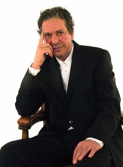 El publicista y coleccionista de arte Charles Saatchi.