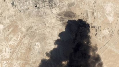 Imagen de satélite del incendio en la planta de Abqaiq de Aramco en Buqyaq, Arabia Saudi