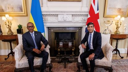 El primer ministro británico, Rishi Sunak y el presidente de Ruanda, Paul Kagame, en una reunión bilateral en Londres, el 9 de abril de 2024.