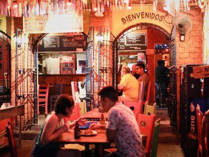 El Chupacabra, un restaurante mexicano en el barrio de Población, en Manila (Filipinas).