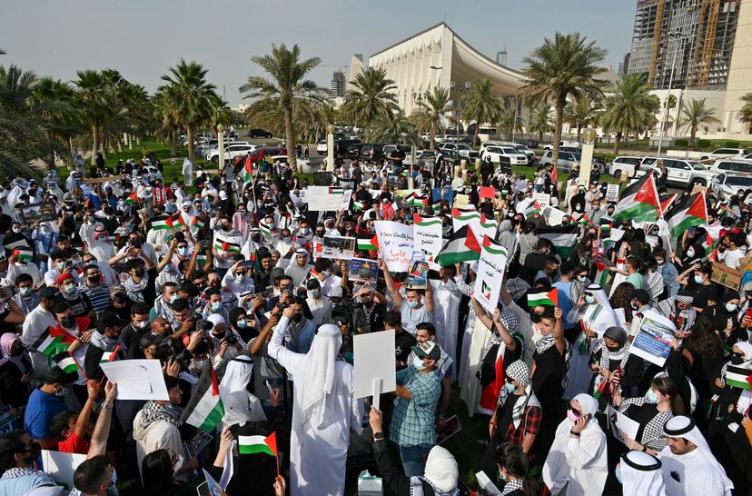 Manifestación en solidaridad con los palestinos el pasado martes en Kuwait, la única monarquía del Golfo donde se permiten las protestas.