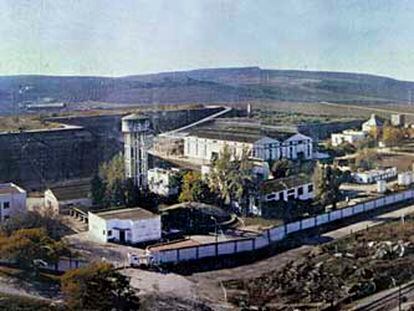 Vista de la antigua Fábrica de Uranio de Andújar, antes de ser enterrada.