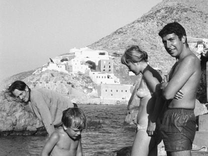 Leonard Cohen, con Marianne Ihlen, en Grecia, en 1960
