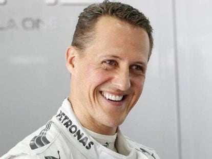 Michael Schumacher en el Gran Premio de Malasia en marzo de 2012. En vídeo, el piloto alemán es admitido en el hospital Georges Pompidou.