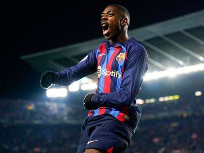 Ousmane Dembélé celebra su gol durante el partido entre el Bacelona y la Real Sociedad, de los cuartos de final de la Copa del Rey, en el Camp Nou este miércoles.