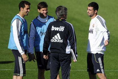 Mourinho, junto a Alonso, Albiol y Arbeloa