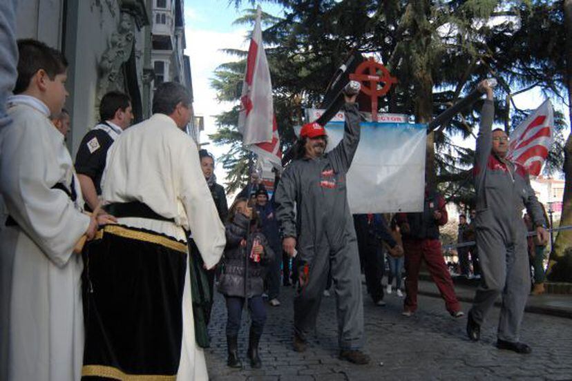  Entierro Del Naval Ferrolano Con Una Procesi n De Parados Galicia 