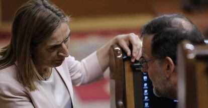 La presidenta del Congreso, Ana Pastor, y Mariano Rajoy.