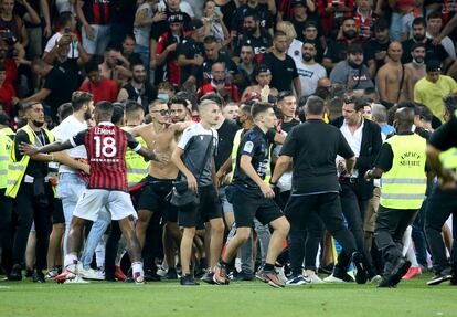 Incidentes con los ultras en el partido Niza-Olympique de Marsella.