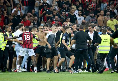 Incidents avec les ultras lors du match Nice-Olympique de Marseille.