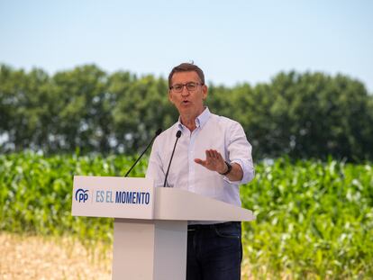 El líder del PP, Alberto Núñez Feijóo, en un acto de campaña este sábado, en la provincia de Lleida.