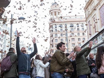 La plaza de Callao, en Madrid, durante el rodaje de la tercera temporada de 'La casa de papel'.