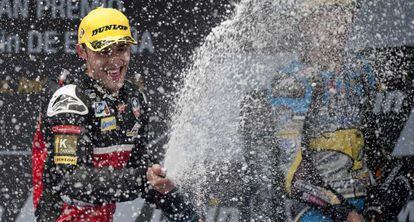 Folger celebra su victoria en Moto2 en Jerez.