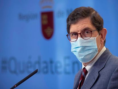 El consejero de Salud de Murcia, Manuel Villegas, durante una rueda de prensa en octubre de 2020.