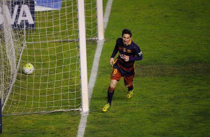 Messi marca el segundo gol del Barcelona