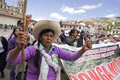 Manifestantes protestan en Cajamarca contra el proyecto minero Conga. 