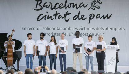 Homenaje a las Victmias del atentado de Barcelona en la Plaza Cataluña.