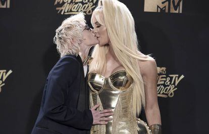 Nats Getty y Gigi Gorgeous en los MTV Movie y TV Awards, en 2017.