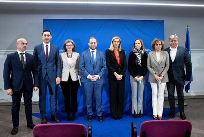 Miembros de la delegación de la UE que visitó España para abordar los crímenes sin resolver de ETA, este viernes en Madrid.
