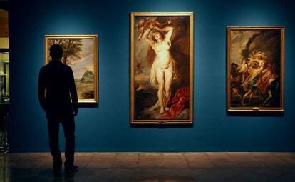 L'obra de Snyders, del taller de Rubens, i la de Martínez de Mazo, d'esquerra a dreta.