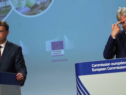 El vicepresidente ejecutivo de Una economía al servicio de las personas, Valdis Dombrovskis, y el comisario de Economía de la Comisión, Paolo Gentiloni, este miércoles.