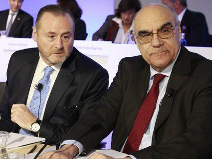 El director general de Abertis, José Aljaro, junto al presidente de la concesionaria, Salvador Alemany, en la junta de accionistas celebrada el mes pasado.