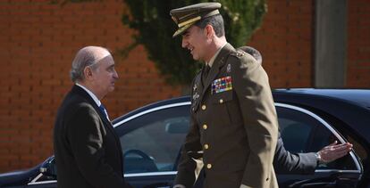 Felipe VI y Jorge Fernández Díaz, este lunes.