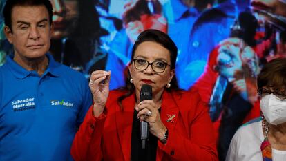 Xiomara Castro habla en Tegucigalpa este domingo.