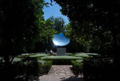 'Sky Mirror', actualmente en exposición en los jardines del Museo Serralves.