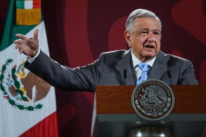 El presidente de México, Andrés Manuel López Obrador, habla durante la rueda de prensa matutina del 30 de agosto de 2022, en Ciudad de México.