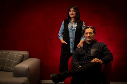 Los guionistas y productores Laura y Alberto Caballero.