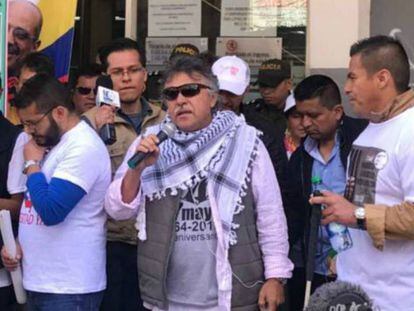 Jes&uacute;s Santrich, en julio pasado, en una protesta exigiendo el cumplimiento de la ley de amnist&iacute;a para las FARC.