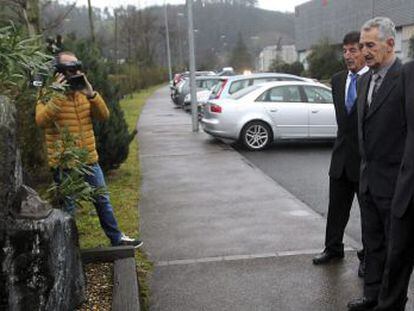 I&ntilde;igo Urkullu visita este mi&eacute;rcoles el monolito en recuerdo de Joxe Mar&iacute;a Korta, asesinado por ETA en la puerta de su empresa en Zumaia. 