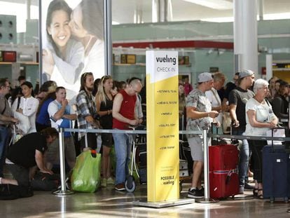 Colas en los mostradores de Vueling.