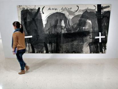 &quot;Amor a mort&quot; ( 1980), obra de Antoni T&agrave;pies.