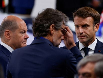 El canciller alemán, Olaf Scholz (izquierda) y el presidente francés, Emmanuel Macron, en la cumbre de la OTAN en Madrid.