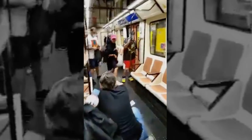 Un hombre golpea a un sanitario en el metro de Madrid por pedirle que se pusiera la mascarilla.