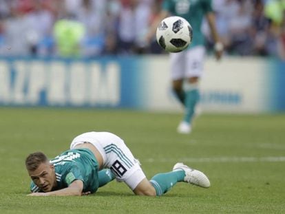 Kimmich cae durante el trascurso del Corea-Alemania