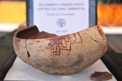 A white bowl with a red geometric motif, discovered at the Chapultepec archaeological site.